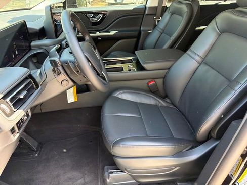 New 2026 Lincoln Aviator AWD image 10