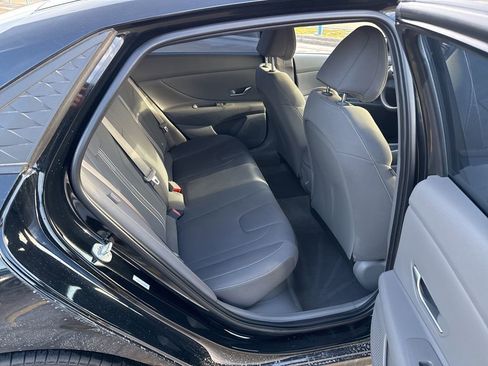 Used 2025 Hyundai Elantra SEL image 12