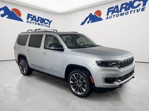 Used 2025 Jeep Wagoneer Series III w/ Premium Group I AWD/4WD image 6