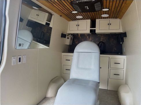 Used 2024 Mercedes-Benz Sprinter 2500 image 24