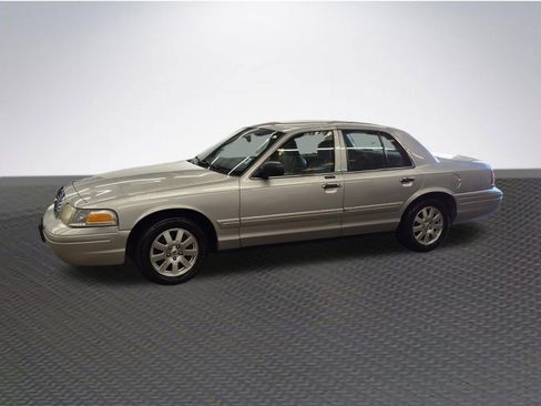 Used 2007 Ford Crown Victoria LX RWD image 2