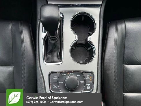 Used 2020 Jeep Grand Cherokee Limited AWD/4WD image 31
