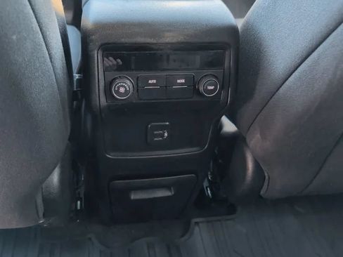 Used 2019 GMC Acadia SLE FWD image 27