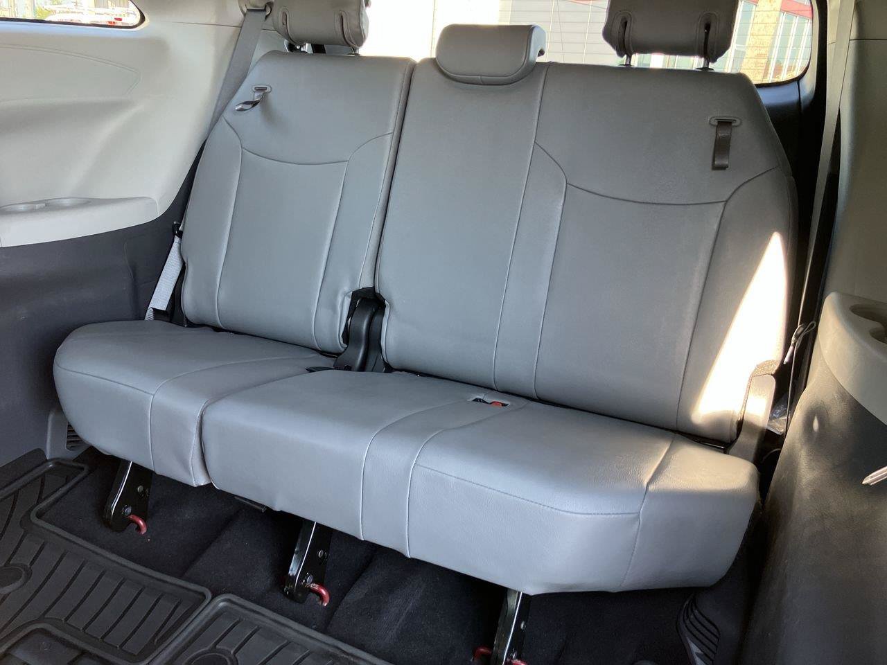 Used 2023 Toyota Sienna XLE FWD image 25