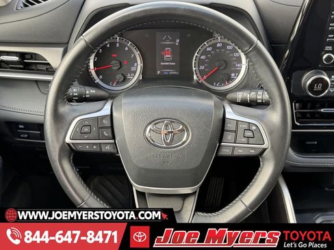 Used 2022 Toyota Highlander LE image 14