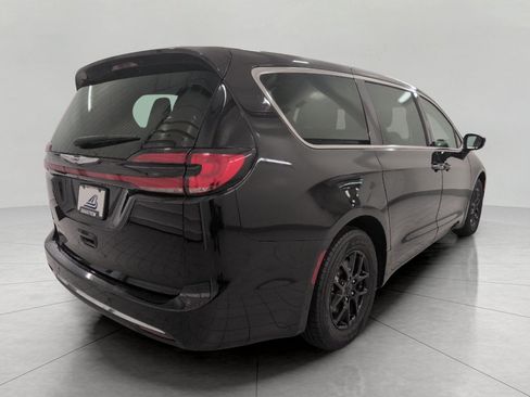 Used 2024 Chrysler Pacifica Touring-L FWD image 20
