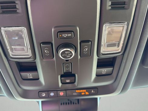 Used 2025 Chevrolet Tahoe High Country AWD/4WD image 41