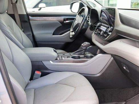 Used 2021 Toyota Highlander Limited image 20