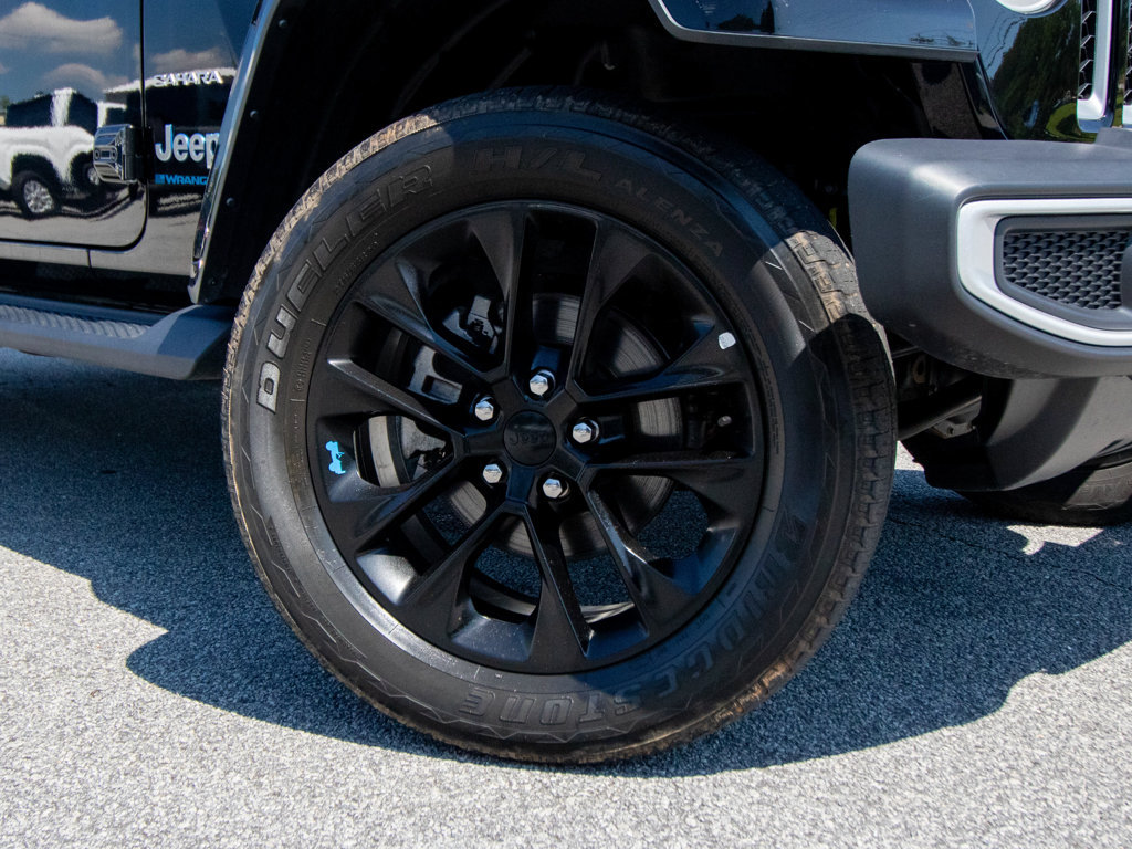 Used 2023 Jeep Wrangler Unlimited Sahara AWD/4WD image 15