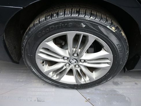 Used 2016 Toyota Camry SE image 12