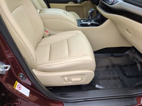 Used 2019 Toyota Highlander XLE FWD image 49