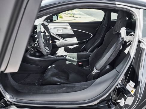 Used 2024 McLaren Artura RWD image 26