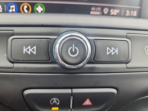 Used 2022 GMC Terrain SLE image 32