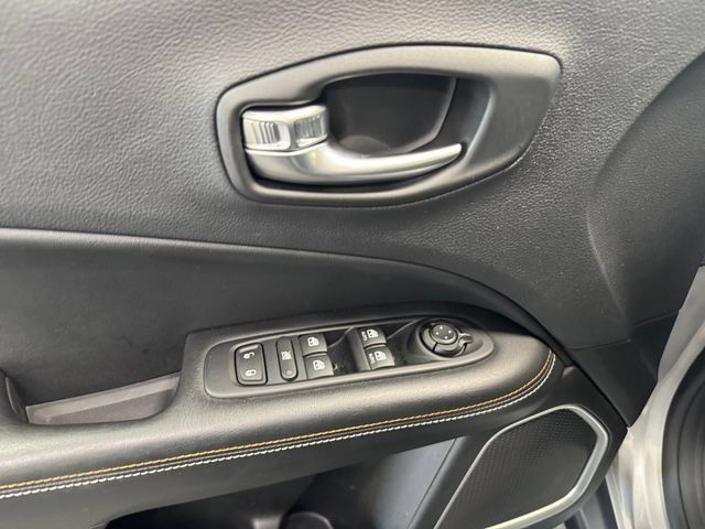 Used 2019 Jeep Compass Latitude w/ Popular Equipment Group AWD/4WD image 28