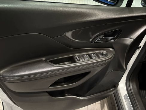 Used 2022 Buick Encore Preferred w/ Safety Package image 9