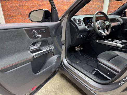 Certified 2022 Mercedes-Benz GLB 35 AMG 4MATIC image 11
