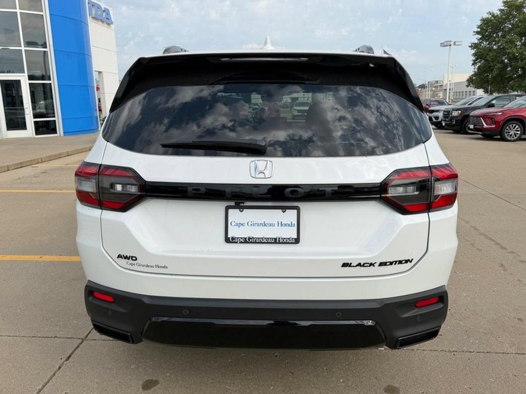 New 2026 Honda Pilot Black Edition image 3