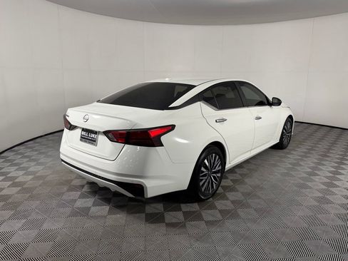 Used 2025 Nissan Altima 2.5 SV FWD image 7
