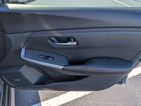 Used 2025 Nissan Sentra SR w/ SR Premium Package FWD image 33