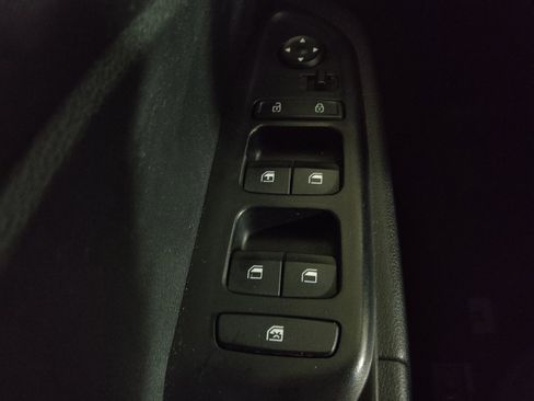 Used 2021 Hyundai Venue SE image 27