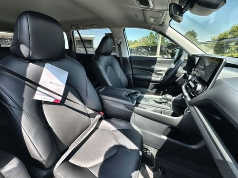 New 2026 Toyota Grand Highlander XLE image 33