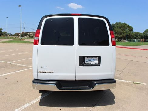 Used 2020 Chevrolet Express 3500 LT w/ LT Preferred Equipment Group RWD image 4