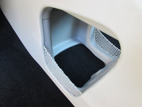 Used 2017 Dodge Grand Caravan SXT FWD image 23