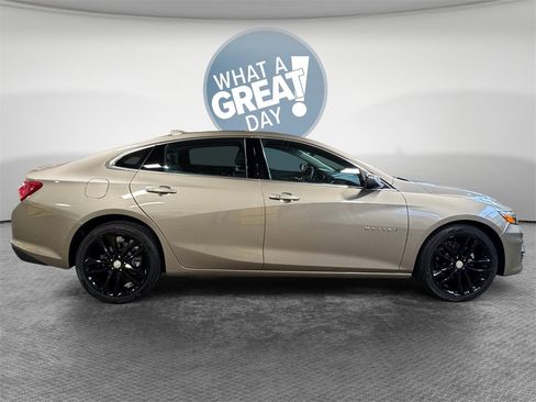 Used 2024 Chevrolet Malibu LT image 2