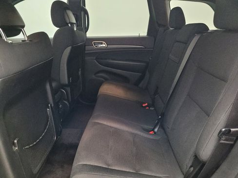 Used 2017 Jeep Grand Cherokee Laredo w/ Quick Order Package 2BE image 18