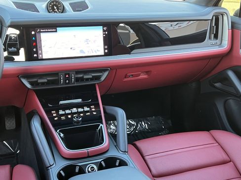 Certified 2025 Porsche Cayenne Coupe image 26