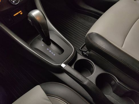 Used 2021 Chevrolet Trax LT w/ Premium Seat Package AWD/4WD image 26