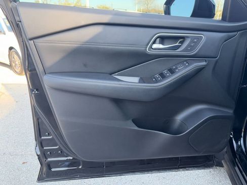 Used 2025 Nissan Rogue Platinum w/ Platinum Premium Package image 20