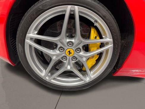 Used 2016 Ferrari California T image 19