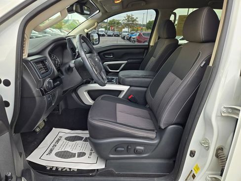 Used 2024 Nissan Titan SV w/ SV Convenience Package AWD/4WD image 14