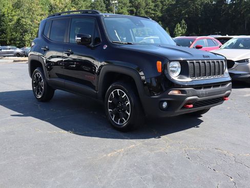 Used 2023 Jeep Renegade Trailhawk image 4