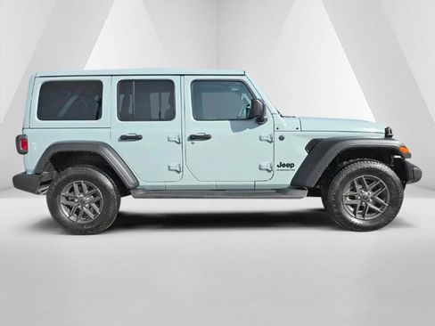 Used 2024 Jeep Wrangler Unlimited Sport AWD/4WD image 4