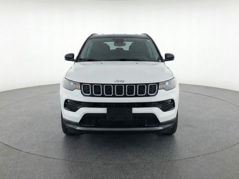 Used 2025 Jeep Compass Limited AWD/4WD image 2