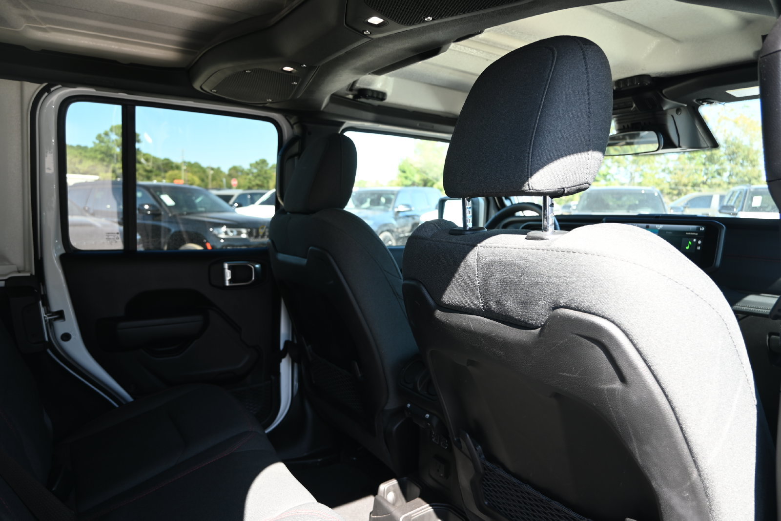 Used 2026 Jeep Wrangler Unlimited Rubicon AWD/4WD image 25