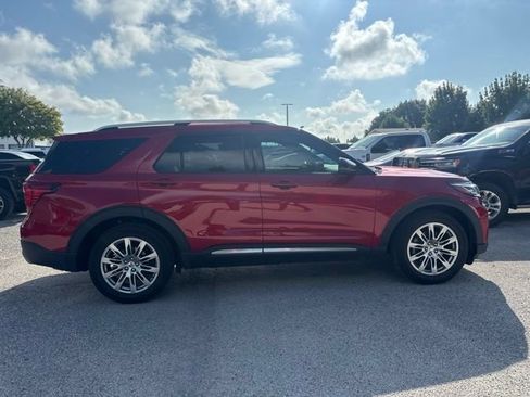 Used 2026 Ford Explorer Platinum RWD image 4