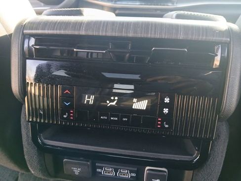 Used 2023 Jeep Wagoneer Series III w/ Premium Group I image 47