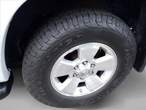 Used 2007 Toyota 4Runner SR5 AWD/4WD image 7