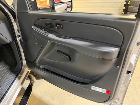 Used 2006 Chevrolet Silverado 2500 LT w/ Heavy-Duty Power Package AWD/4WD image 27