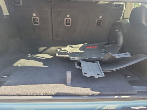 Used 2024 Jeep Wrangler Sahara w/ Technology Group AWD/4WD image 7