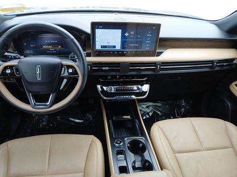 Used 2023 Lincoln Corsair Reserve w/ Equipment Group 201A FWD image 10