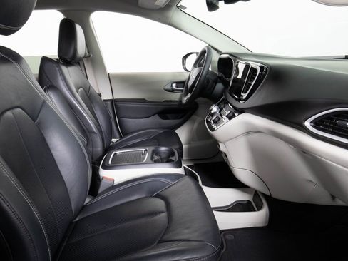 Used 2022 Chrysler Pacifica Touring-L image 20