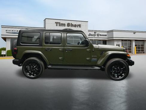 Used 2023 Jeep Wrangler Unlimited Sahara w/ Cold Weather Group AWD/4WD image 6