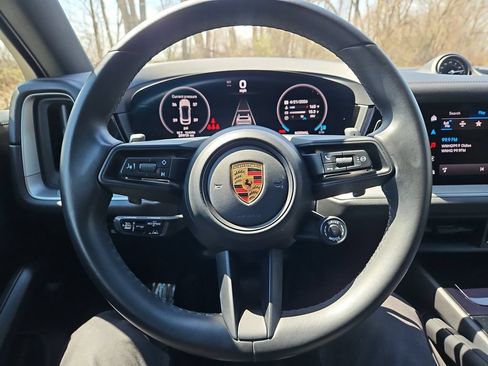Used 2024 Porsche Cayenne Coupe AWD/4WD image 36