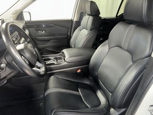 Certified 2023 Honda Pilot Touring image 17