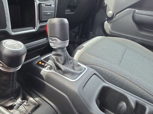 Used 2024 Jeep Wrangler Unlimited Sport AWD/4WD image 17