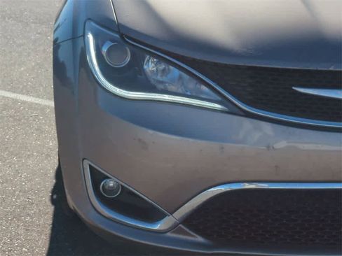 Used 2018 Chrysler Pacifica Limited w/ Tire & Wheel Group image 7